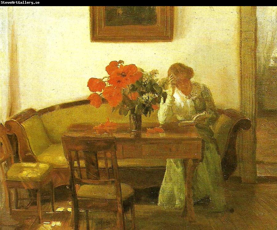 Anna Ancher valmuer pa et bord foran en lasende dame